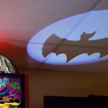 DocQuest Bat-Signal projector Batman 66 Premium Model kit!